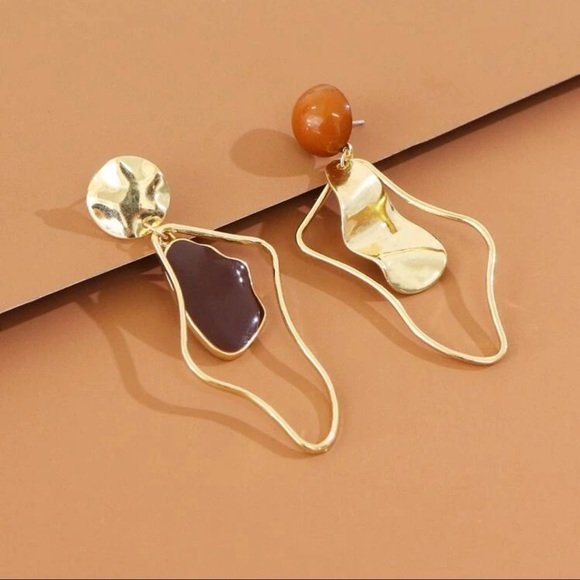 3/$30 💛 Enamel Irregular Asymmetric Earrings - Picture 3 of 3